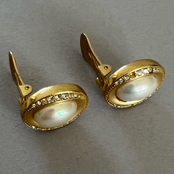 Chr. Dior Vintage Faux Pearl & Crystal Clip Earrings in Gold Plate Setting ** - Picture 9 of 13